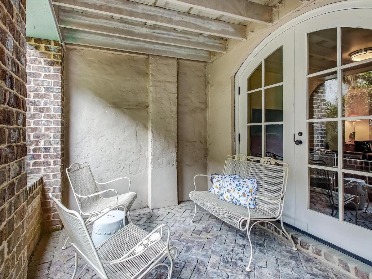 Apartment 1852 Garden Savannah