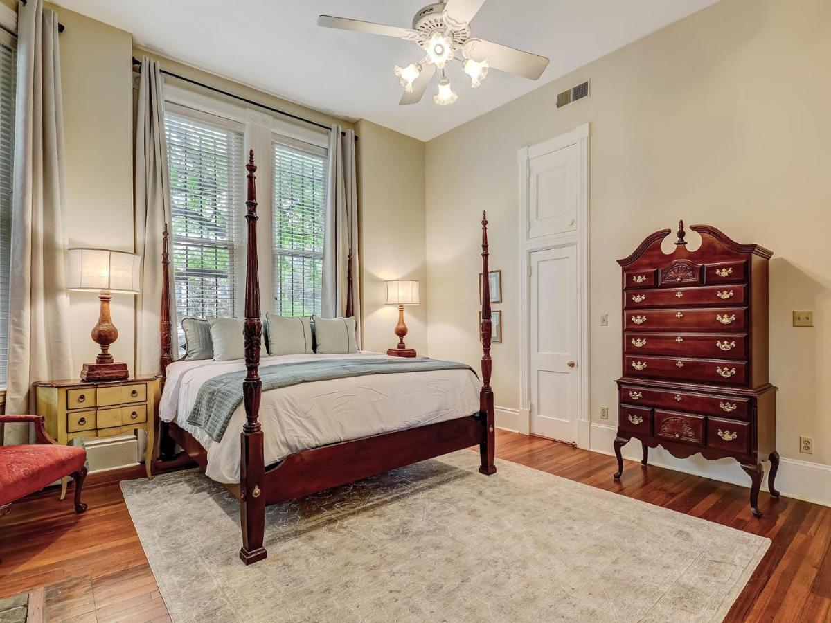 Parlor On Lafayette *