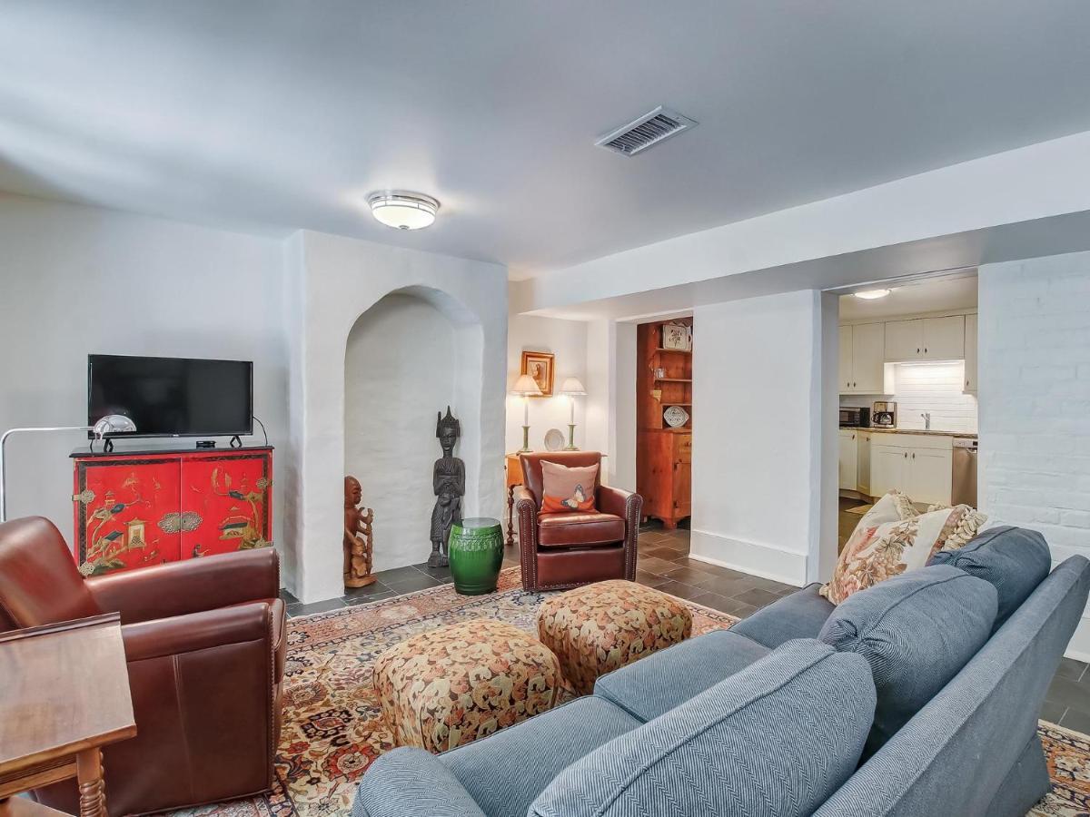 Apartment 1852 Garden Savannah