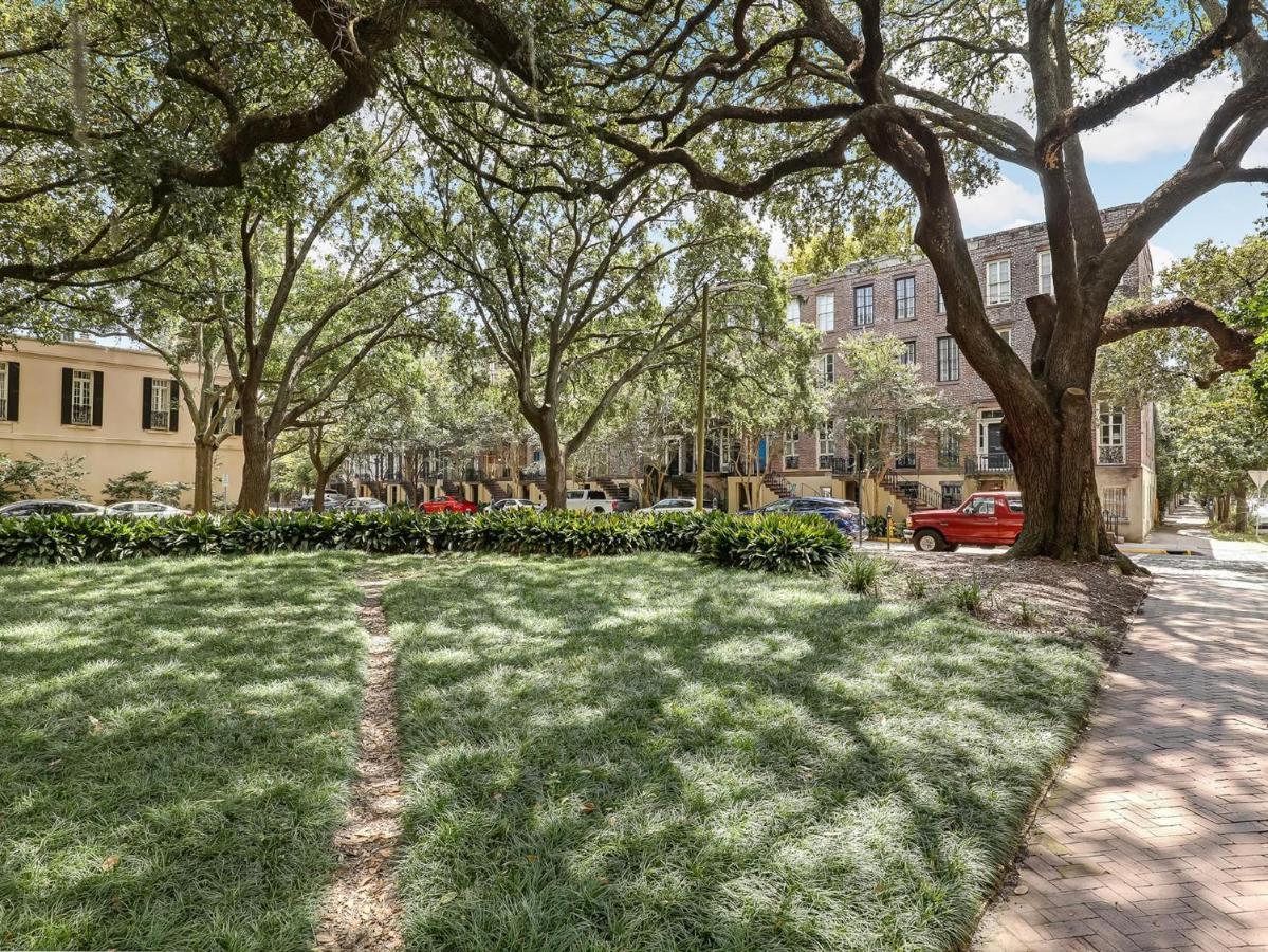 Apartment 1852 Garden Savannah