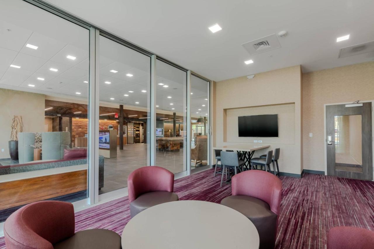 Courtyard By Marriott Airport 3*