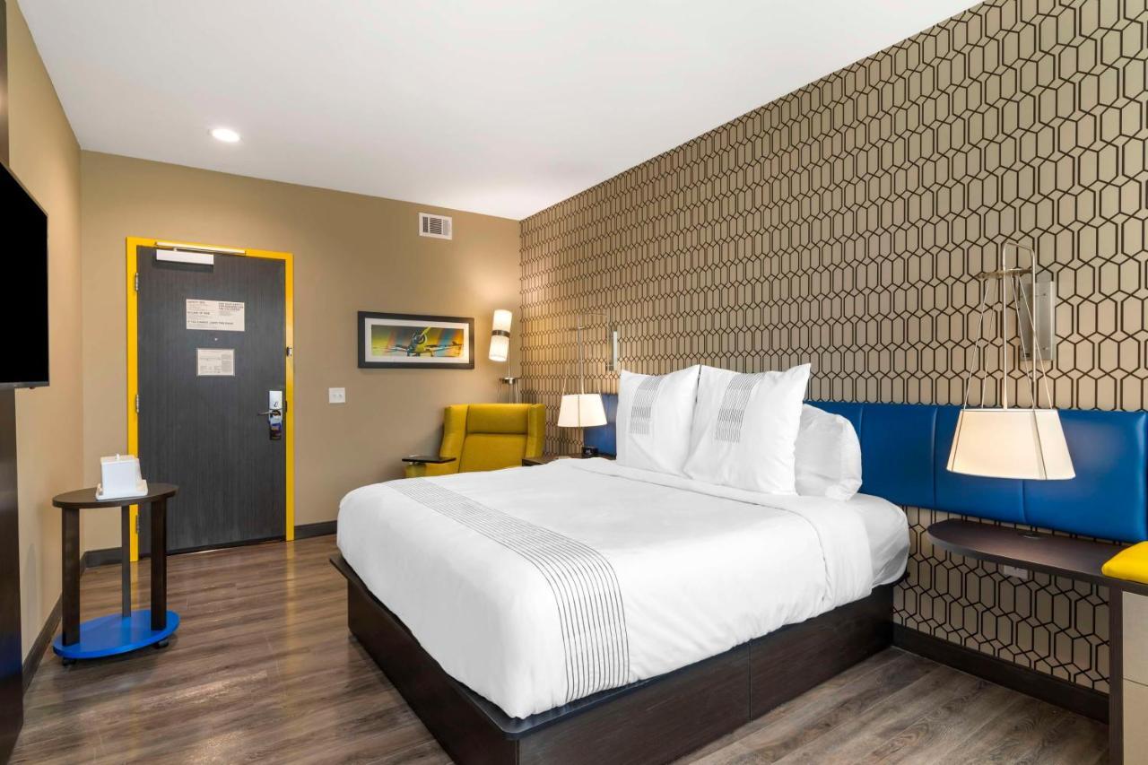 Glo Western Pooler - Airport Hotel Savannah