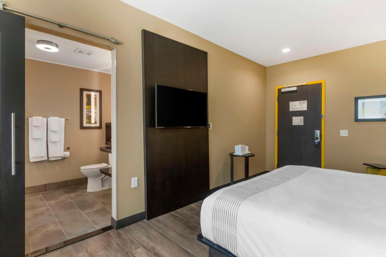 Hotel Glo Western Pooler - Airport