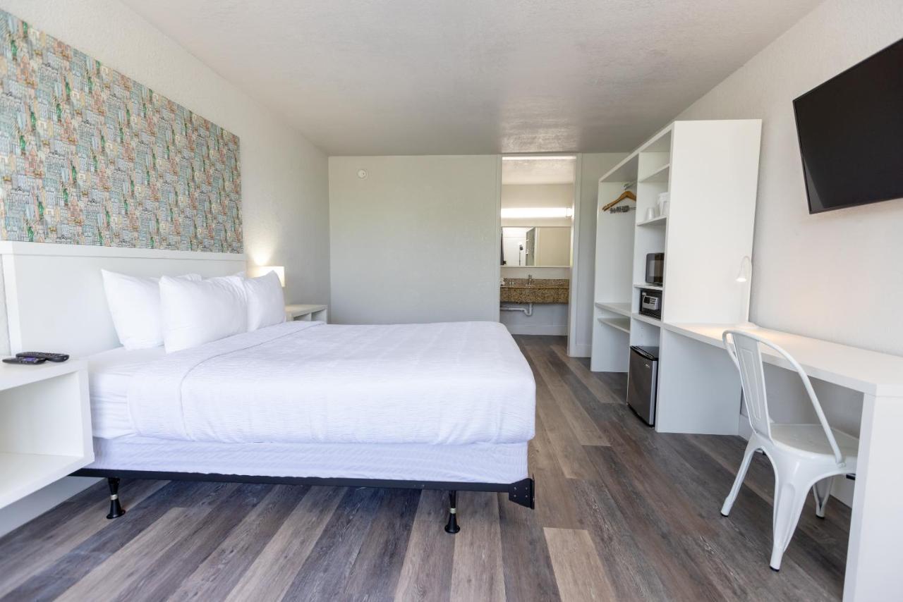 Oneway Hotel