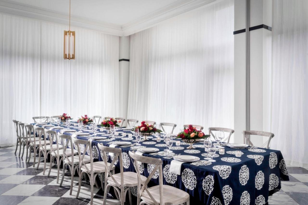 Perry Lane Hotel, A Luxury Collection Hotel, Hotel