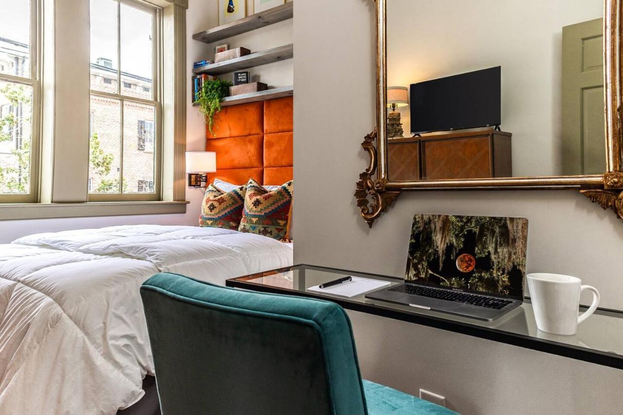 Carriage House - House On Taylor Square * Savannah