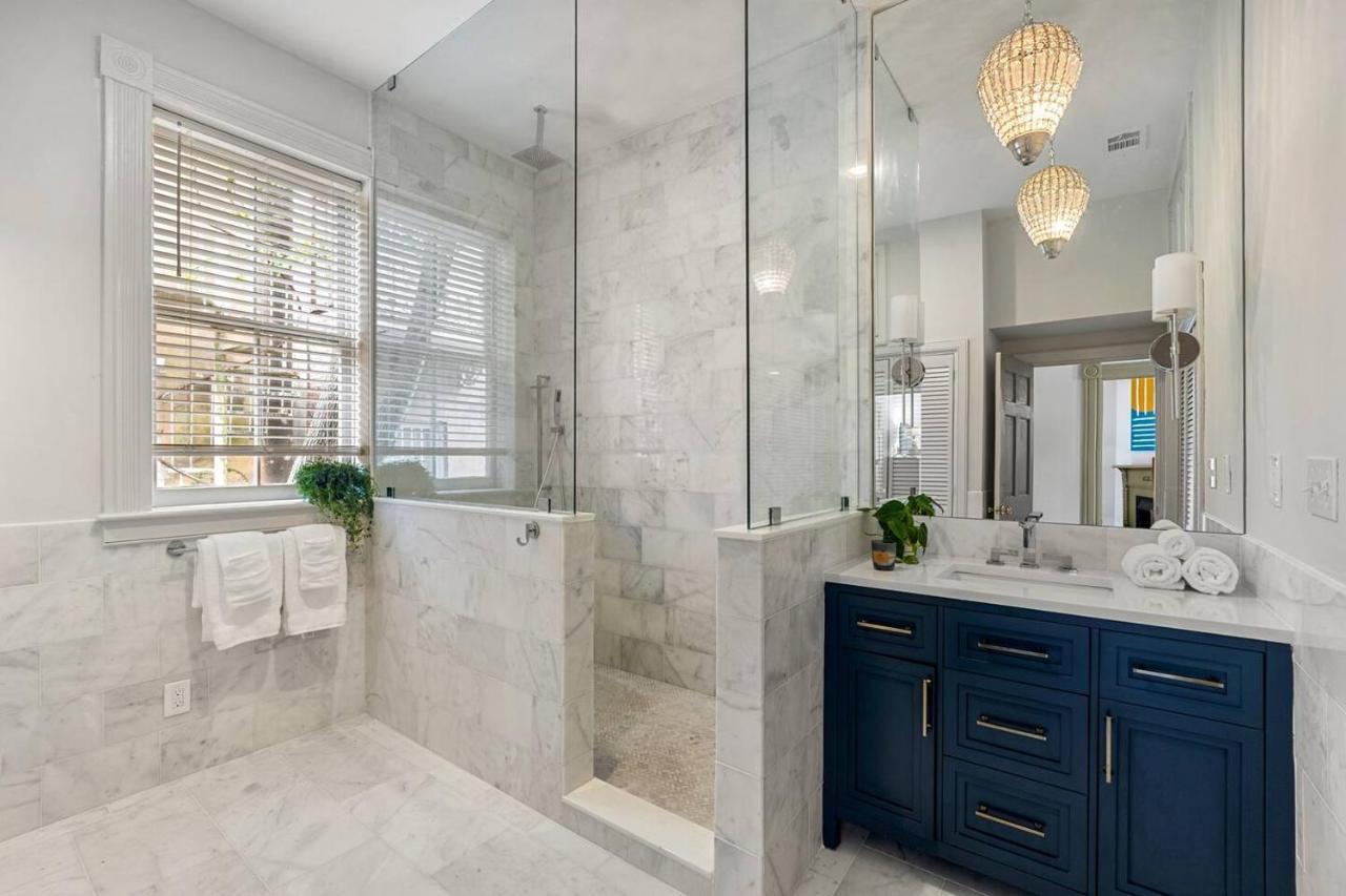 Carriage House - House On Taylor Square Apartment *