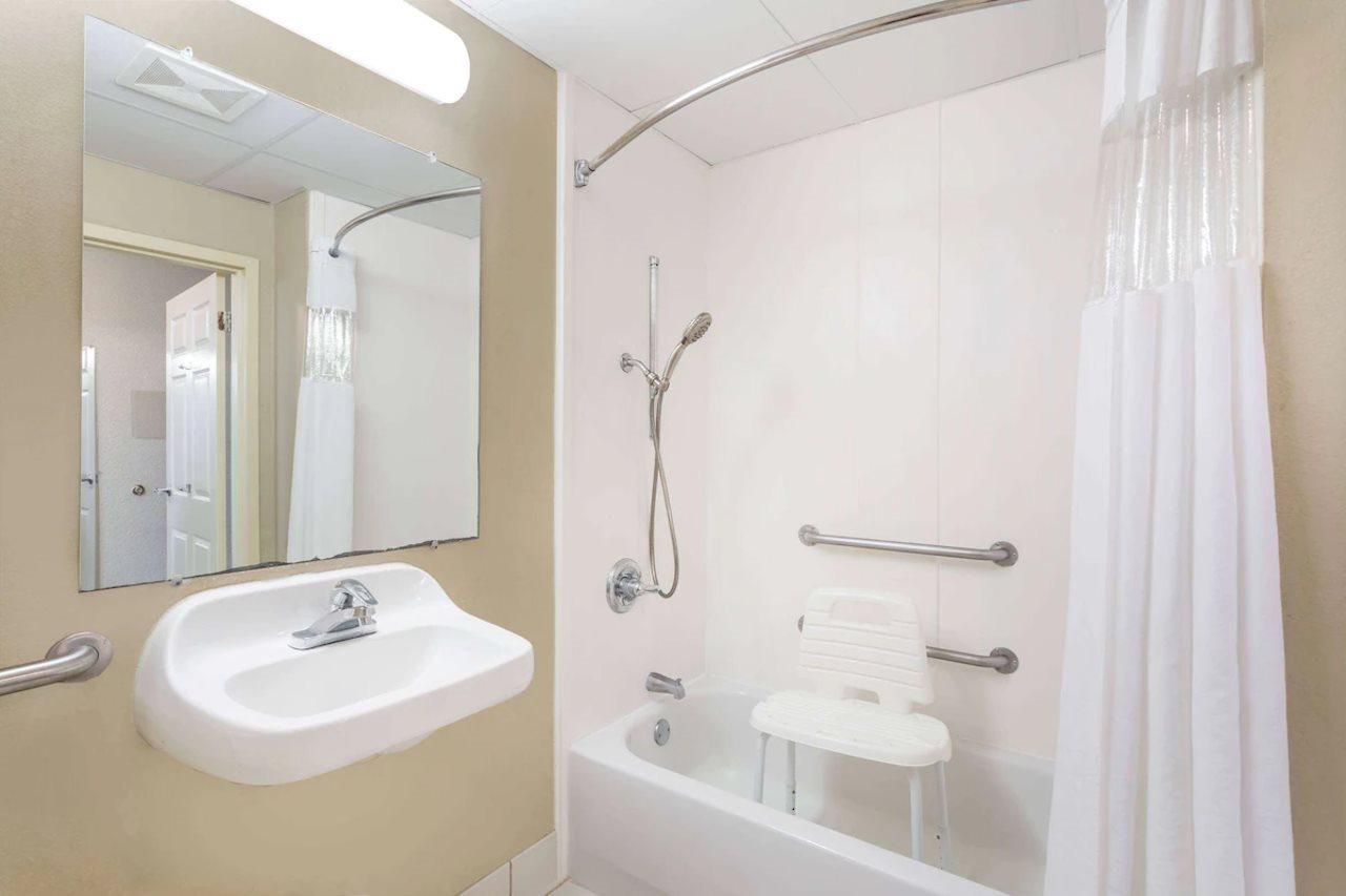 Wingate By Wyndham Savannah Gateway 2*