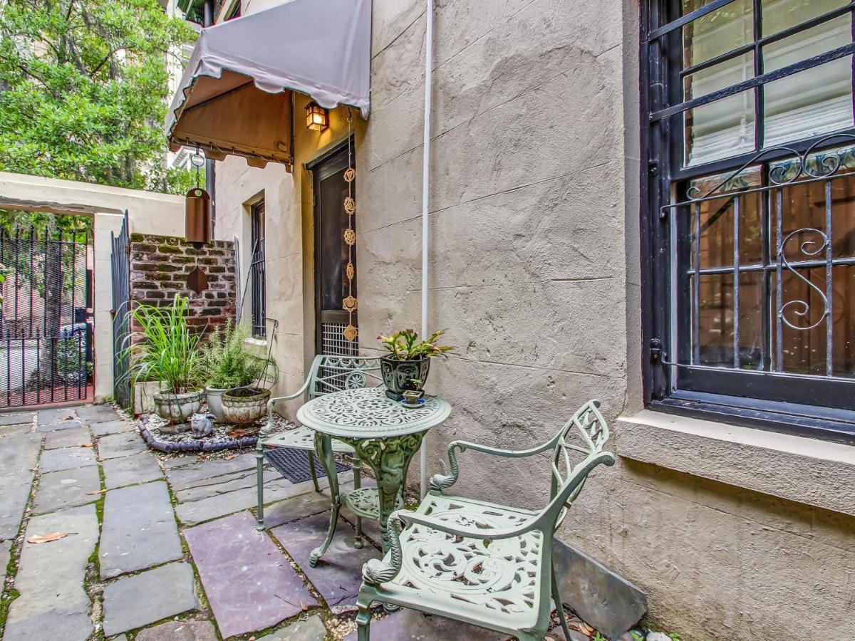 Courtyard Off Madison Square Apartment Savannah
