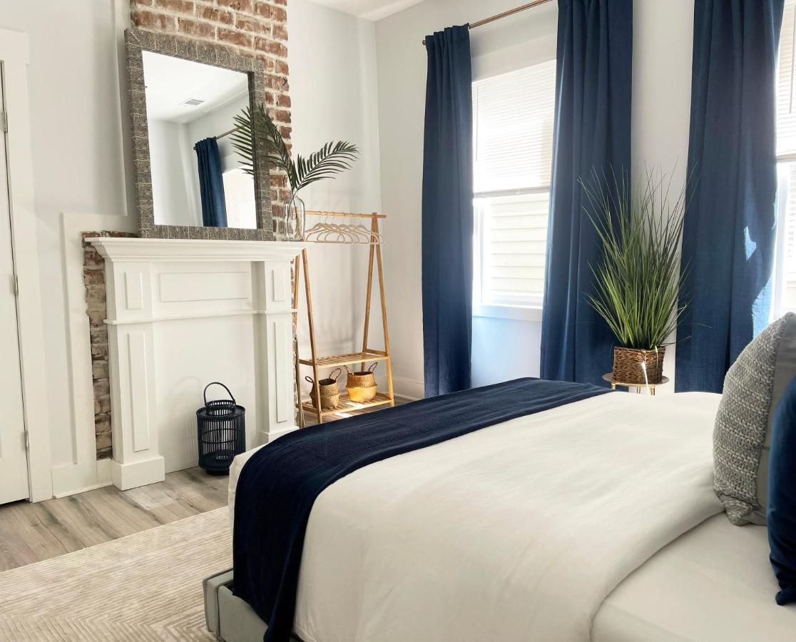 New! Stylish 1900s Renovated Duplex Building Near Forsyth & River St Apartment