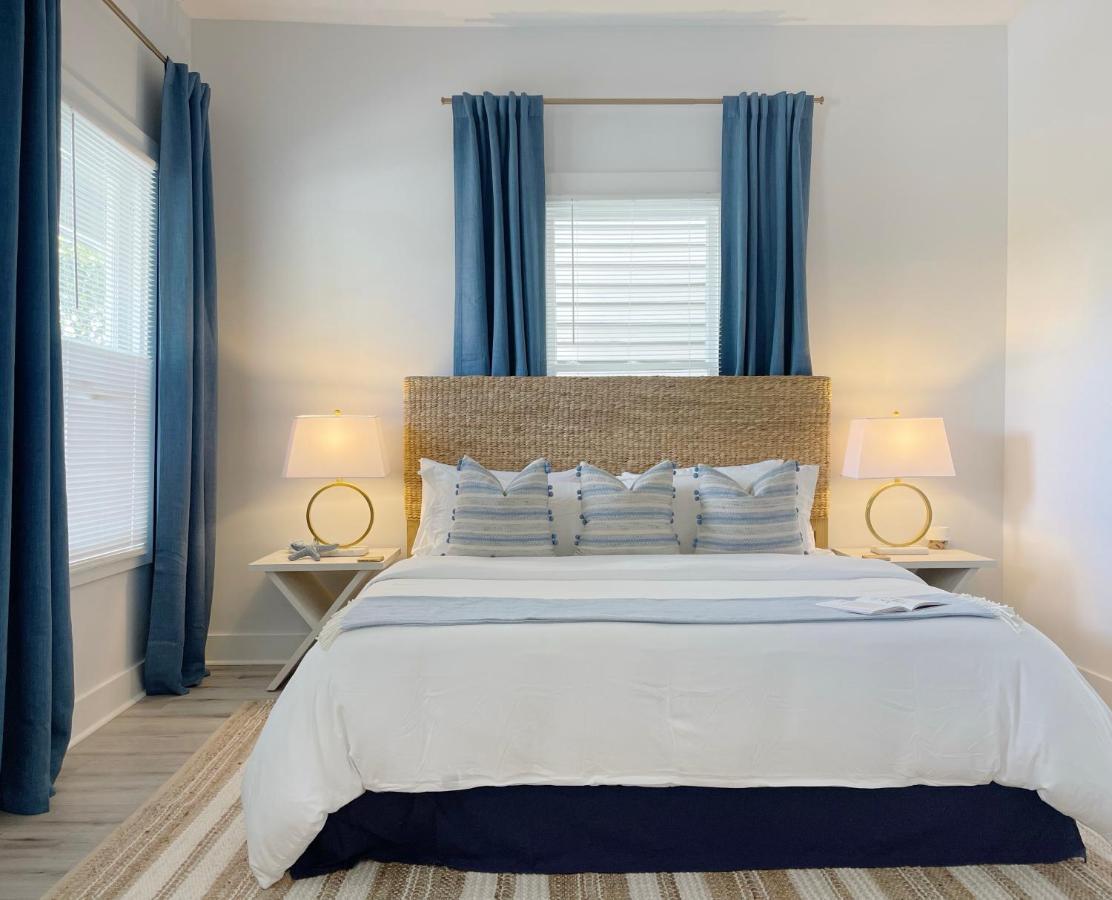New! Stylish 1900s Renovated Duplex Building Near Forsyth & River St Savannah