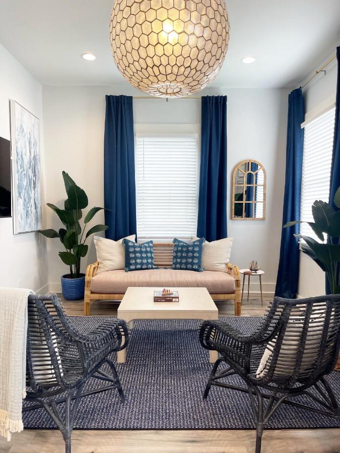 New! Stylish 1900s Renovated Duplex Building Near Forsyth & River St