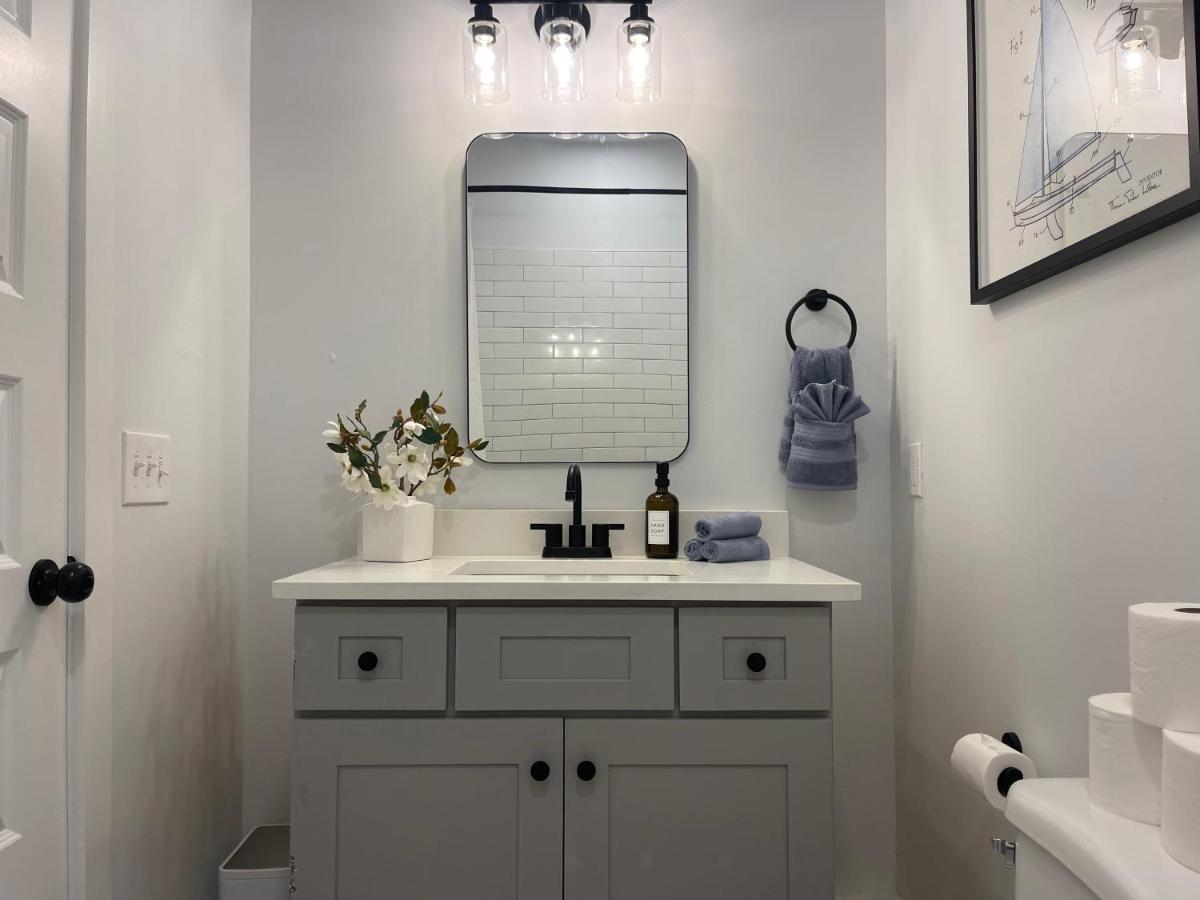New! Stylish 1900s Renovated Duplex Building Near Forsyth & River St Apartment *