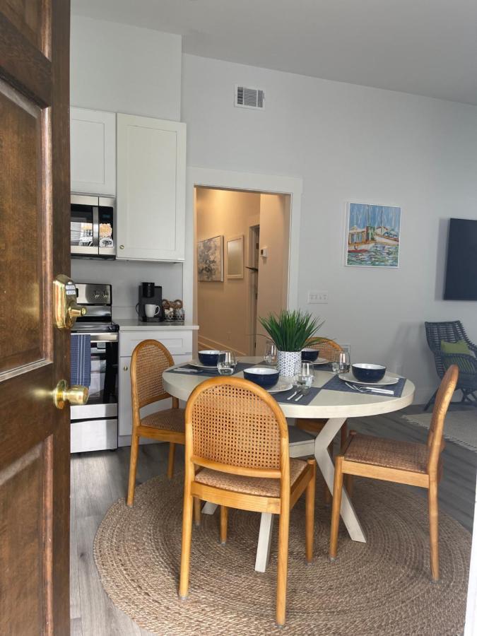 Apartment New! Stylish 1900s Renovated Duplex Building Near Forsyth & River St Savannah