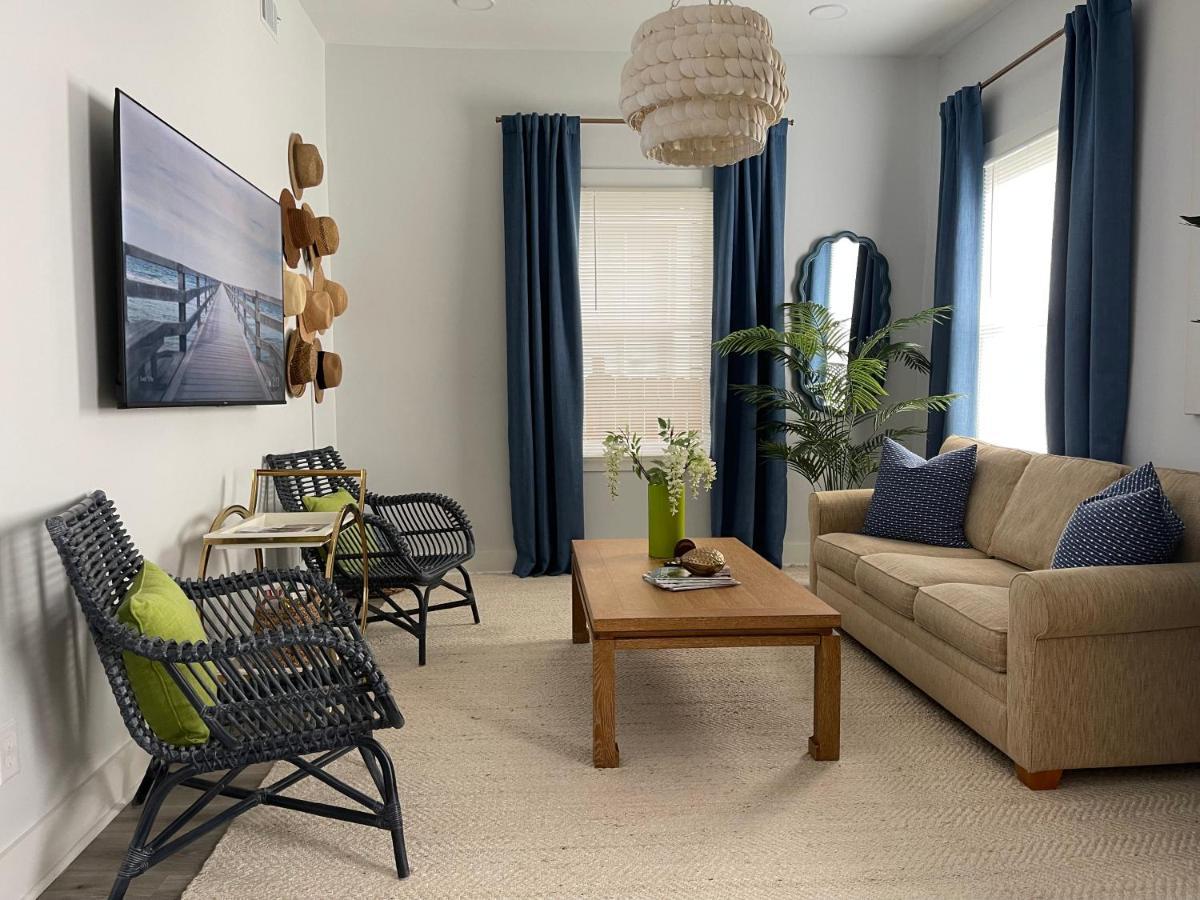 New! Stylish 1900s Renovated Duplex Building Near Forsyth & River St Apartment *