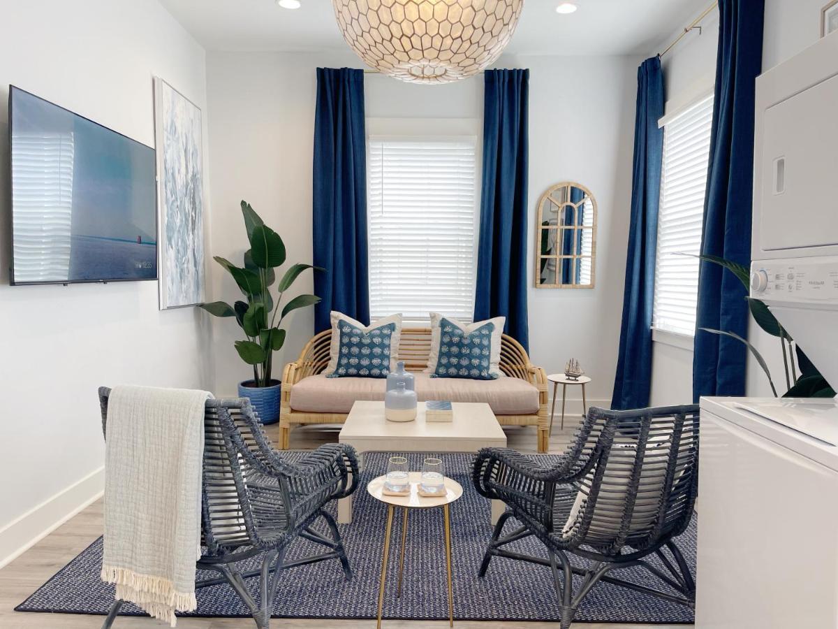 Apartment New! Stylish 1900s Renovated Duplex Building Near Forsyth & River St *