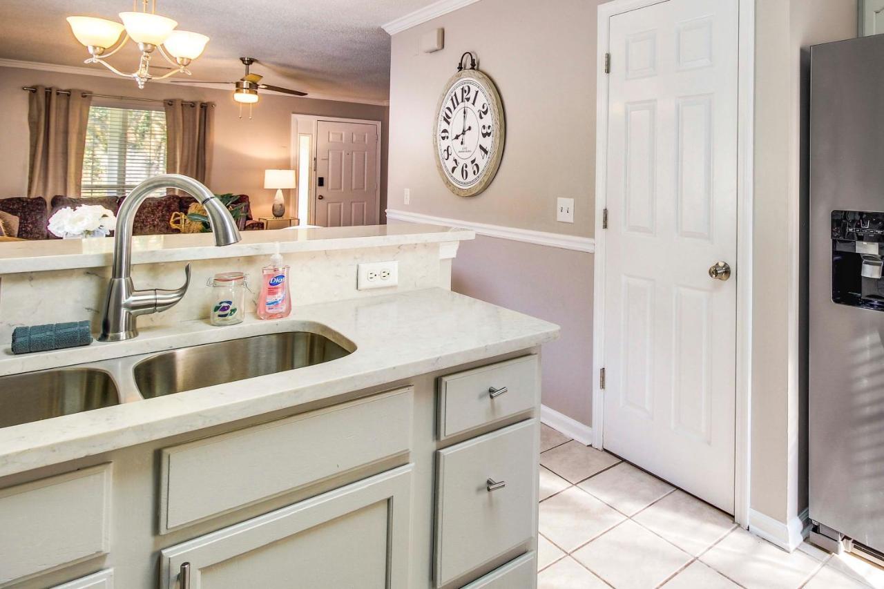 Soothing Townhome With Patio! Holiday home *