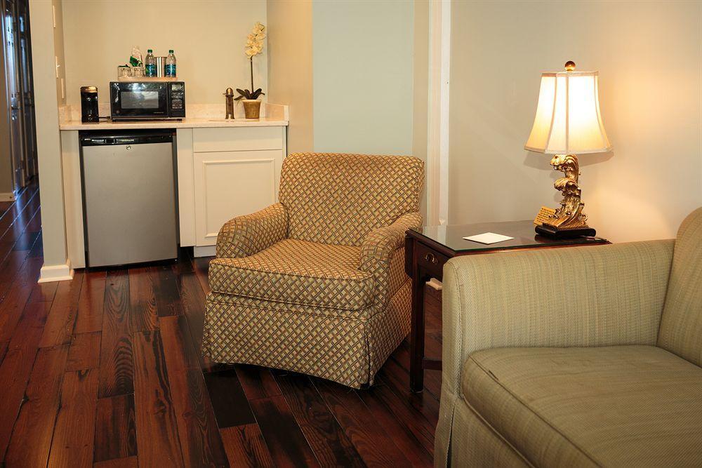 Hotel Olde Harbour Inn, Historic Of Collection
