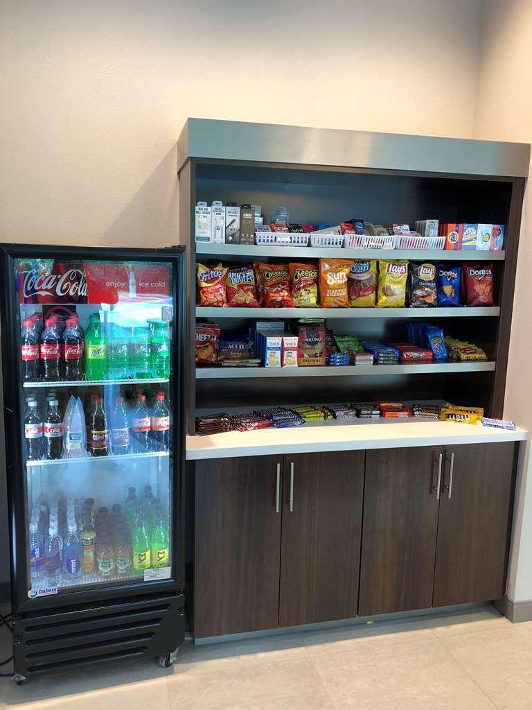 Glo Western Pooler - Airport Savannah