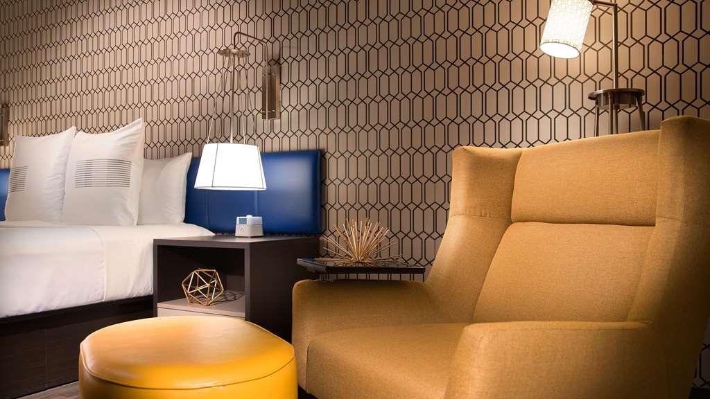 Glo Western Pooler - Airport Hotel