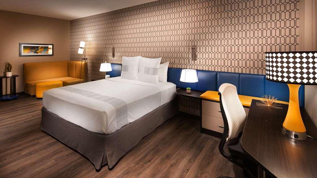 Glo Western Pooler - Airport 3*