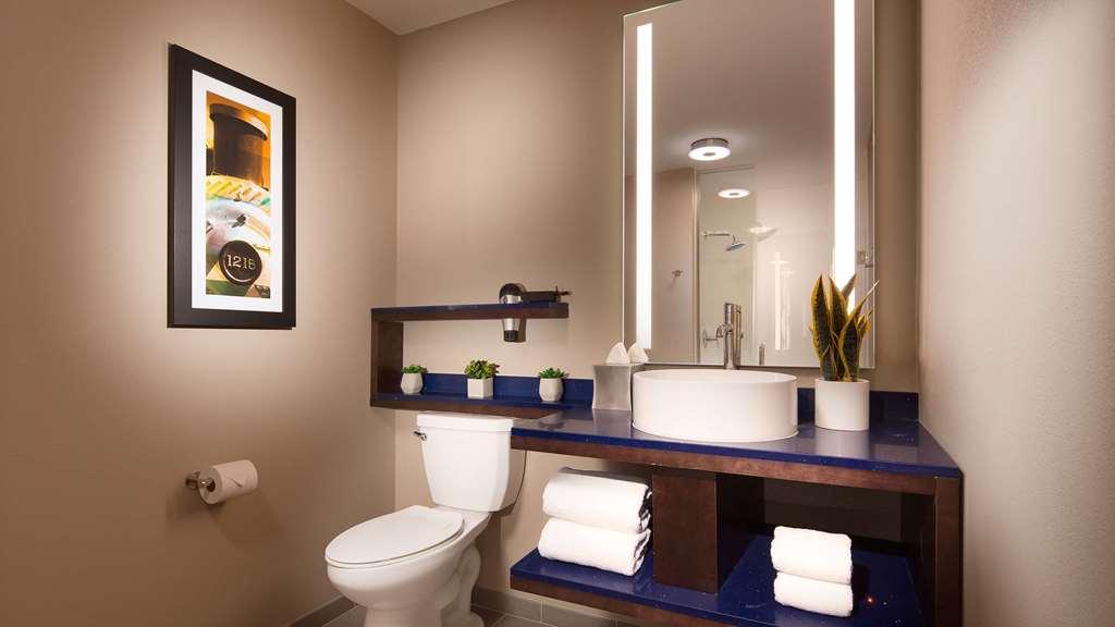 Glo Western Pooler - Airport Hotel 3*