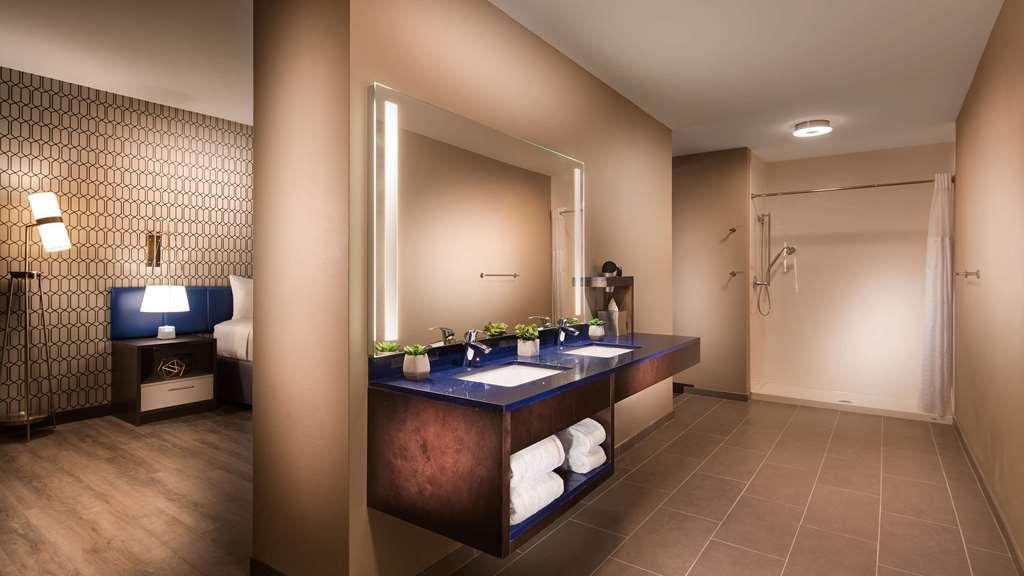 Glo Western Pooler - Airport 3* Savannah