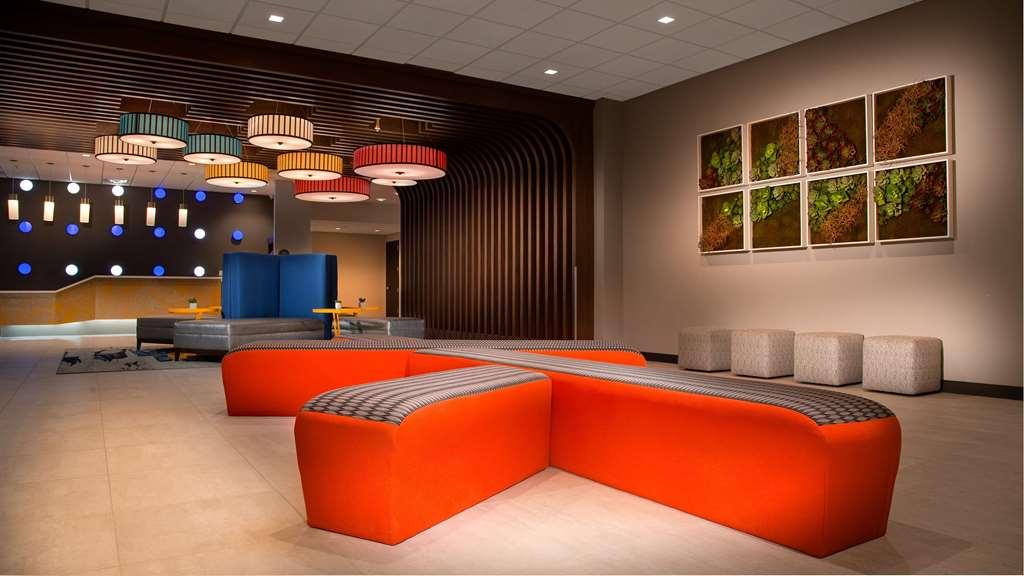 Glo Western Pooler - Airport Hotel