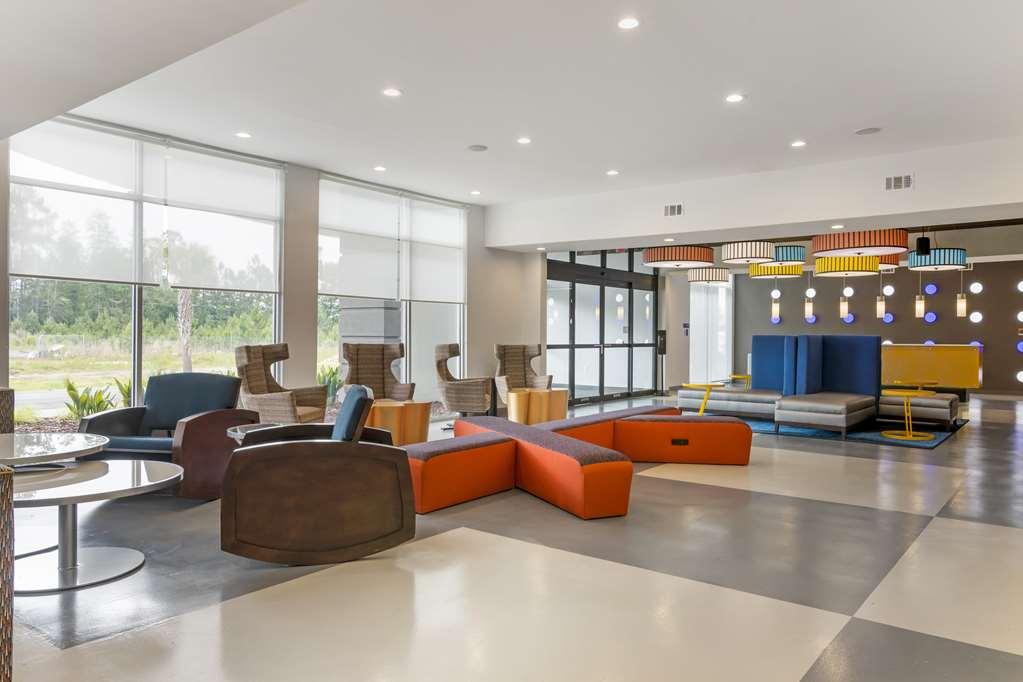 Glo Western Pooler - Airport Hotel Savannah