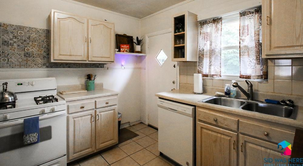 2Br Affordable Walkable Duplex Near Forsyth Park Free Parking Apartment