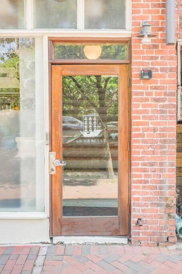 Bright In The Heart Of Historic Holiday home *