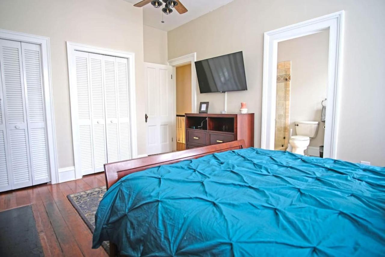 Historic 3 Bedroom On Chatham Square Savannah