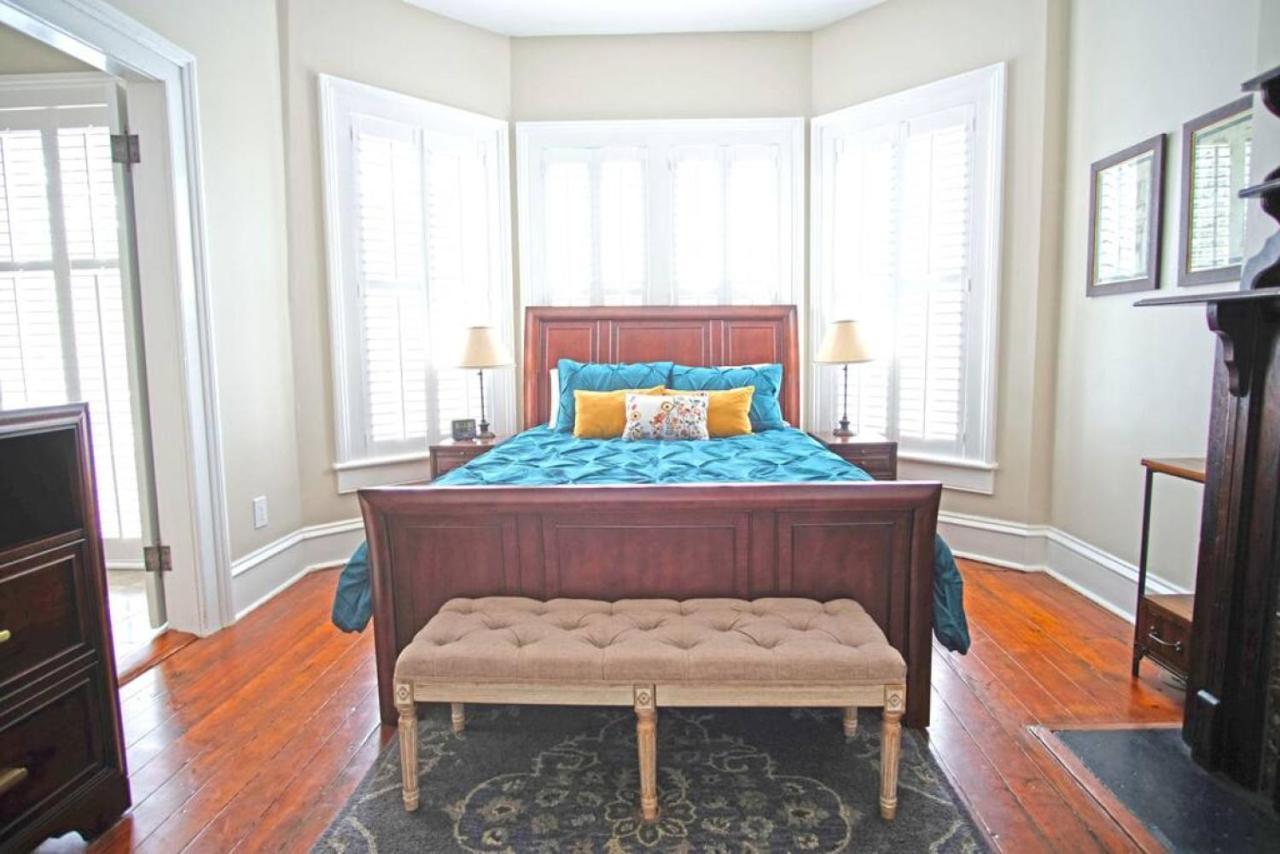 Historic 3 Bedroom On Chatham Square Holiday home Savannah