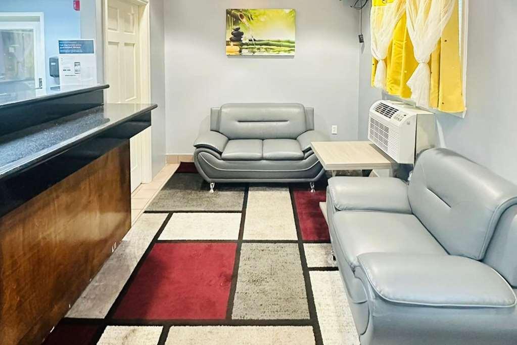 Suburban Abercorn Motel 2*