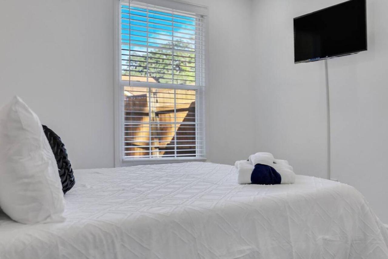 Holiday home 5br Pool, Jacuzzi, Firepit, Sports, Games