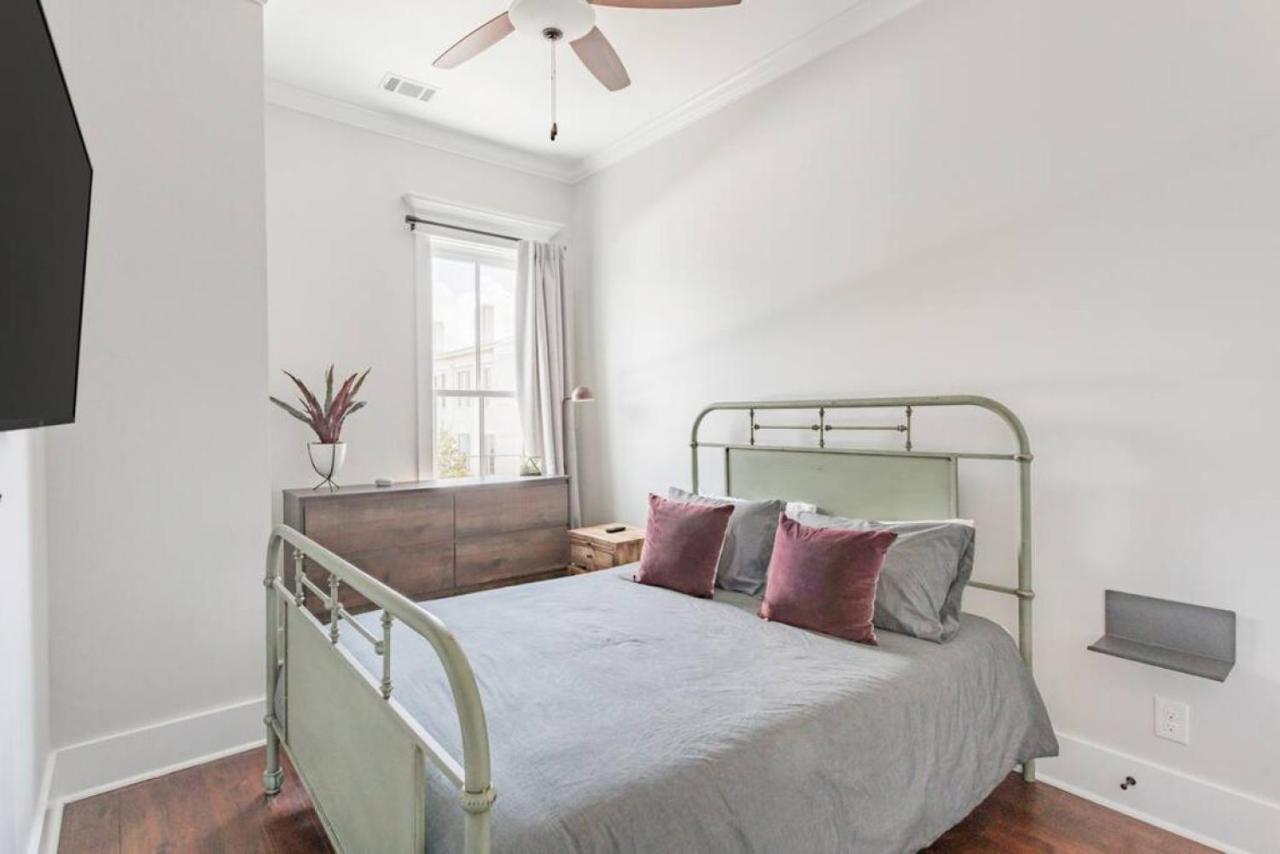 Holiday home 3 Bedroom Liberty House In Downtown With Parking *