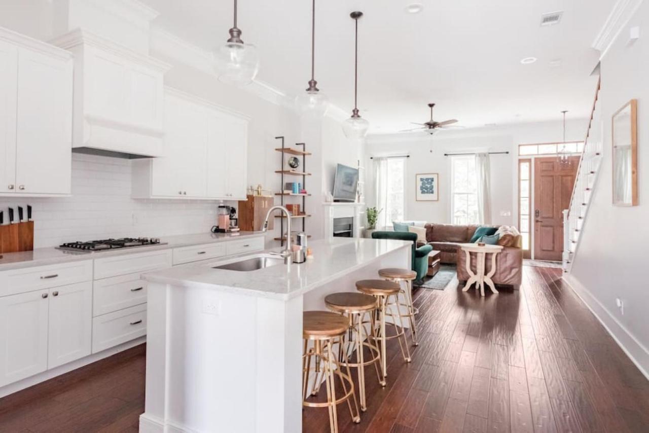 3 Bedroom Liberty House In Downtown With Parking *