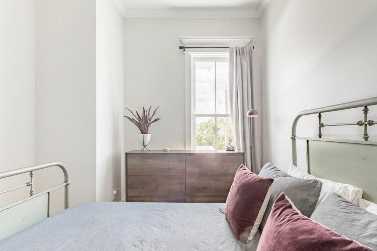 3 Bedroom Liberty House In Downtown With Parking *