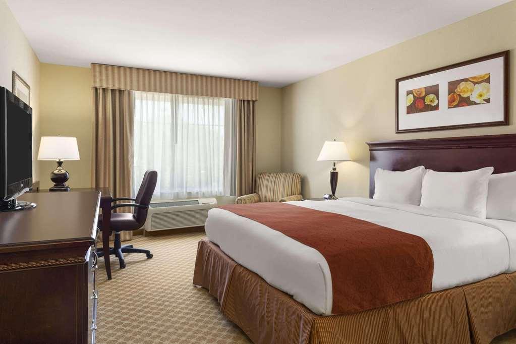 Hotel Country & By Radisson, Airport, Ga