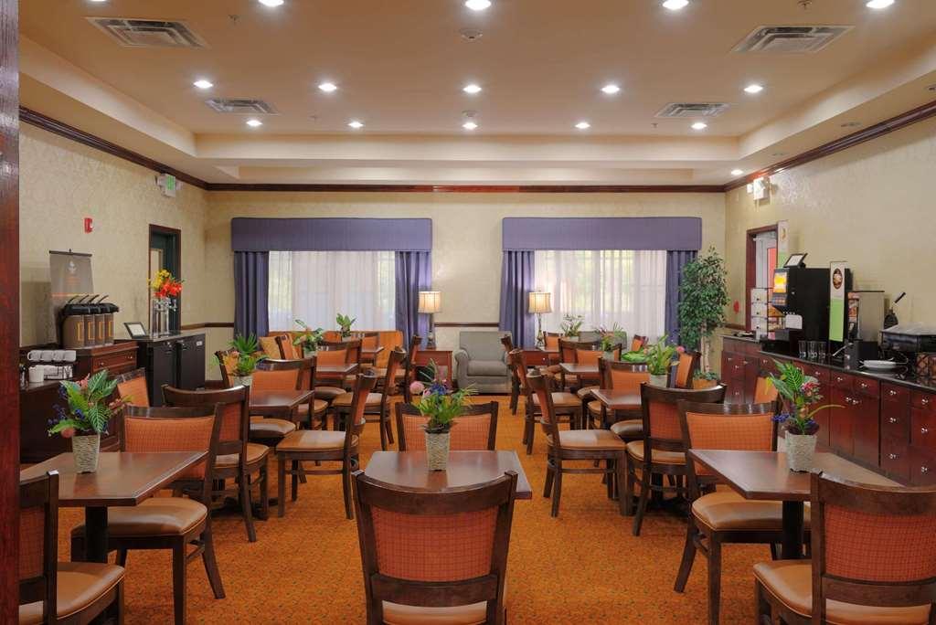 Country & By Radisson, Airport, Ga Hotel Savannah
