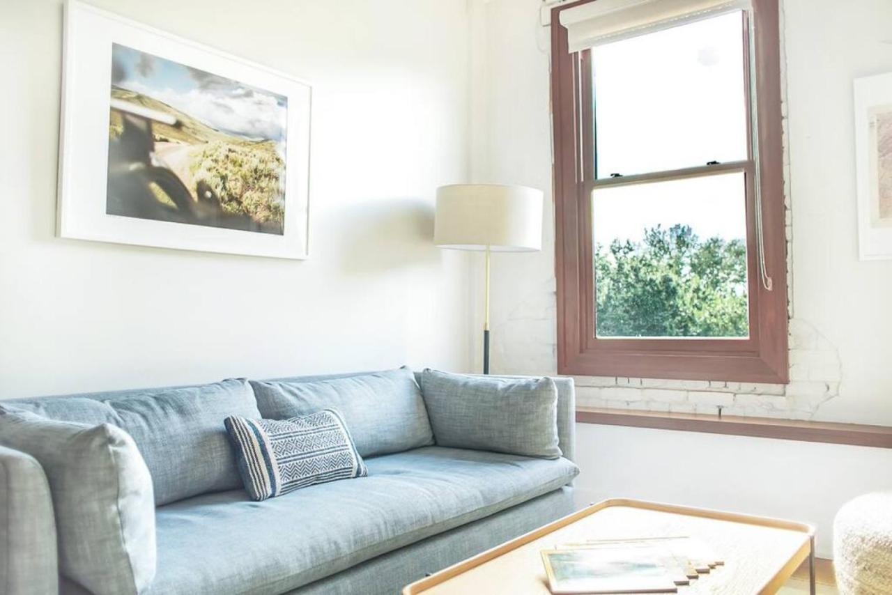 Bright King Bedroom In Downtown *