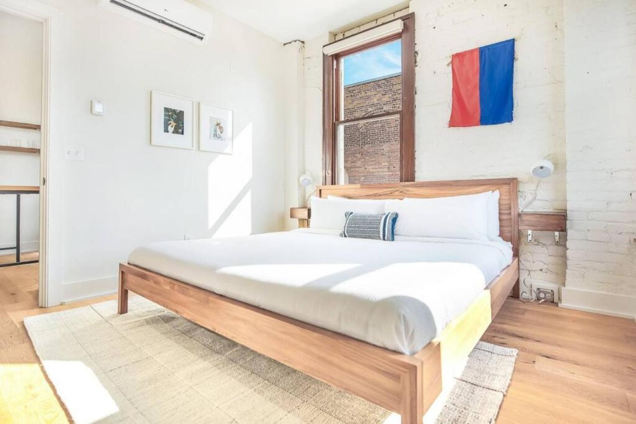 Bright King Bedroom In Downtown Apartment Savannah