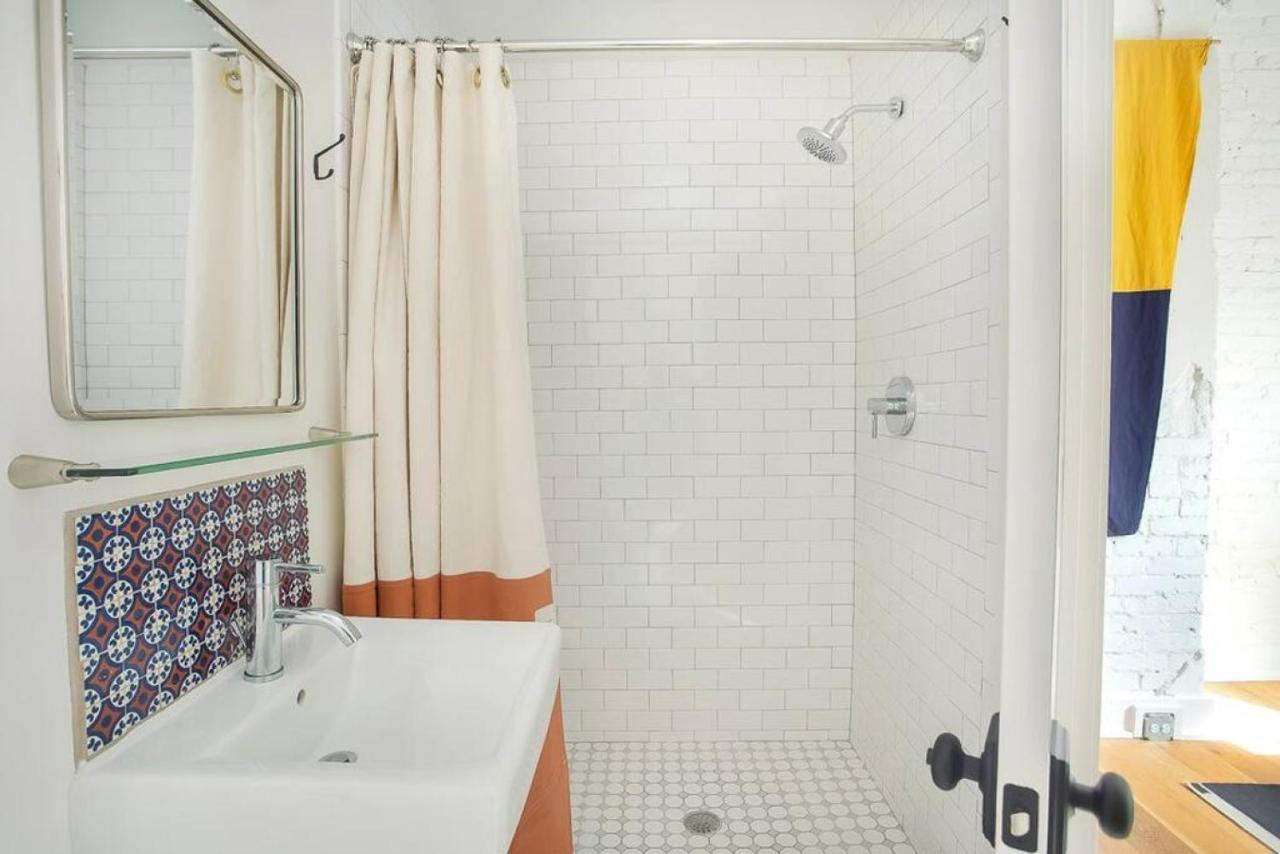 Apartment Downtown Loft Near Everything Savannah