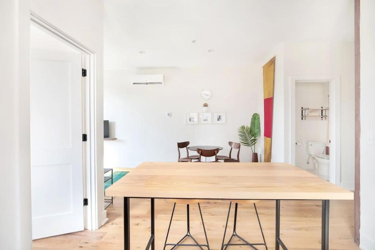 Bright King Bedroom In Downtown *