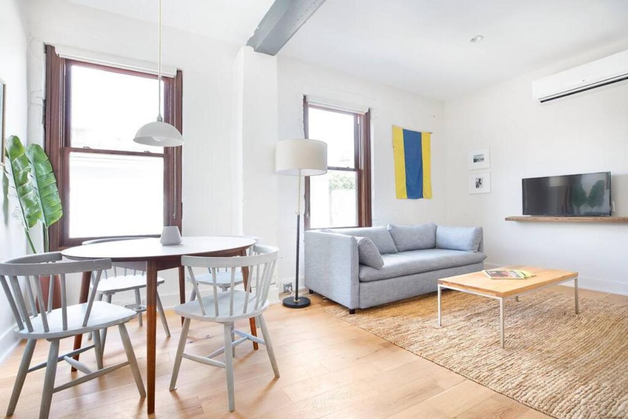 Spacious 2 Bedroom In Downtown *