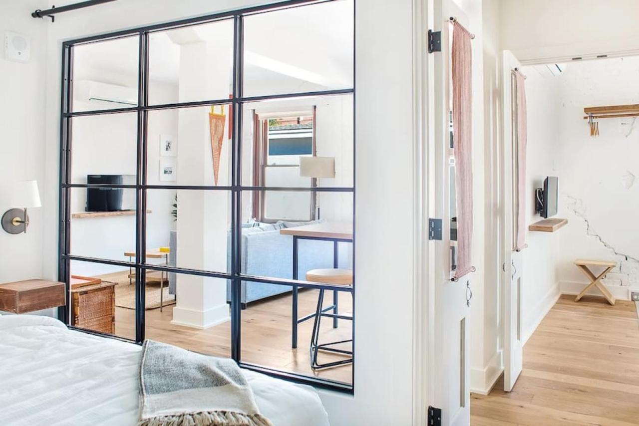 Roomy Hip 2br In Holiday home Savannah