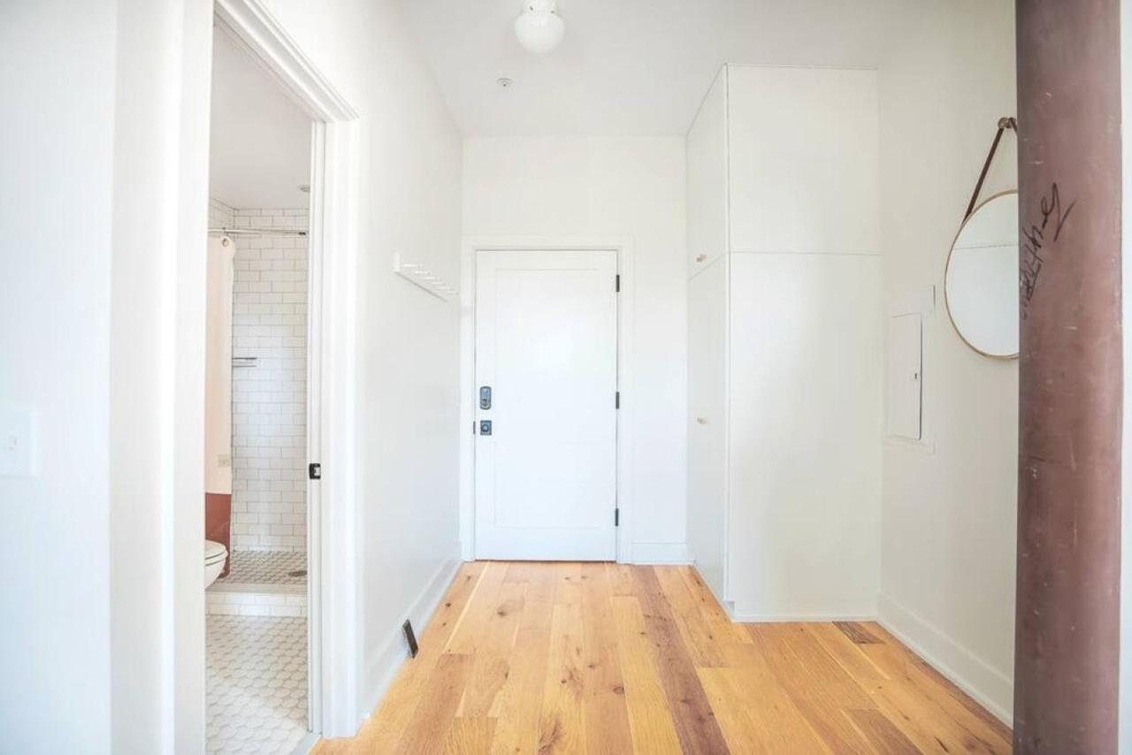 Apartment Bright King Bedroom In Downtown Savannah