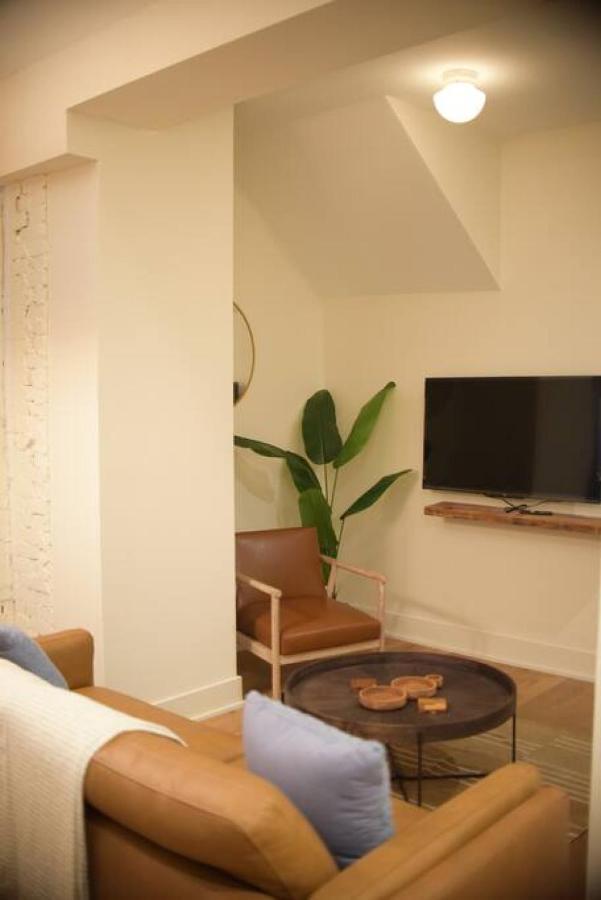 Hip In Downtown Apartment *