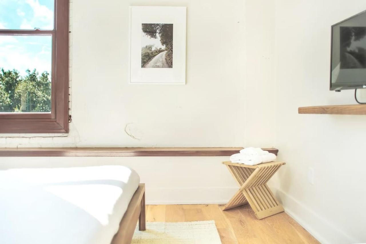 Bright King Bedroom In Downtown