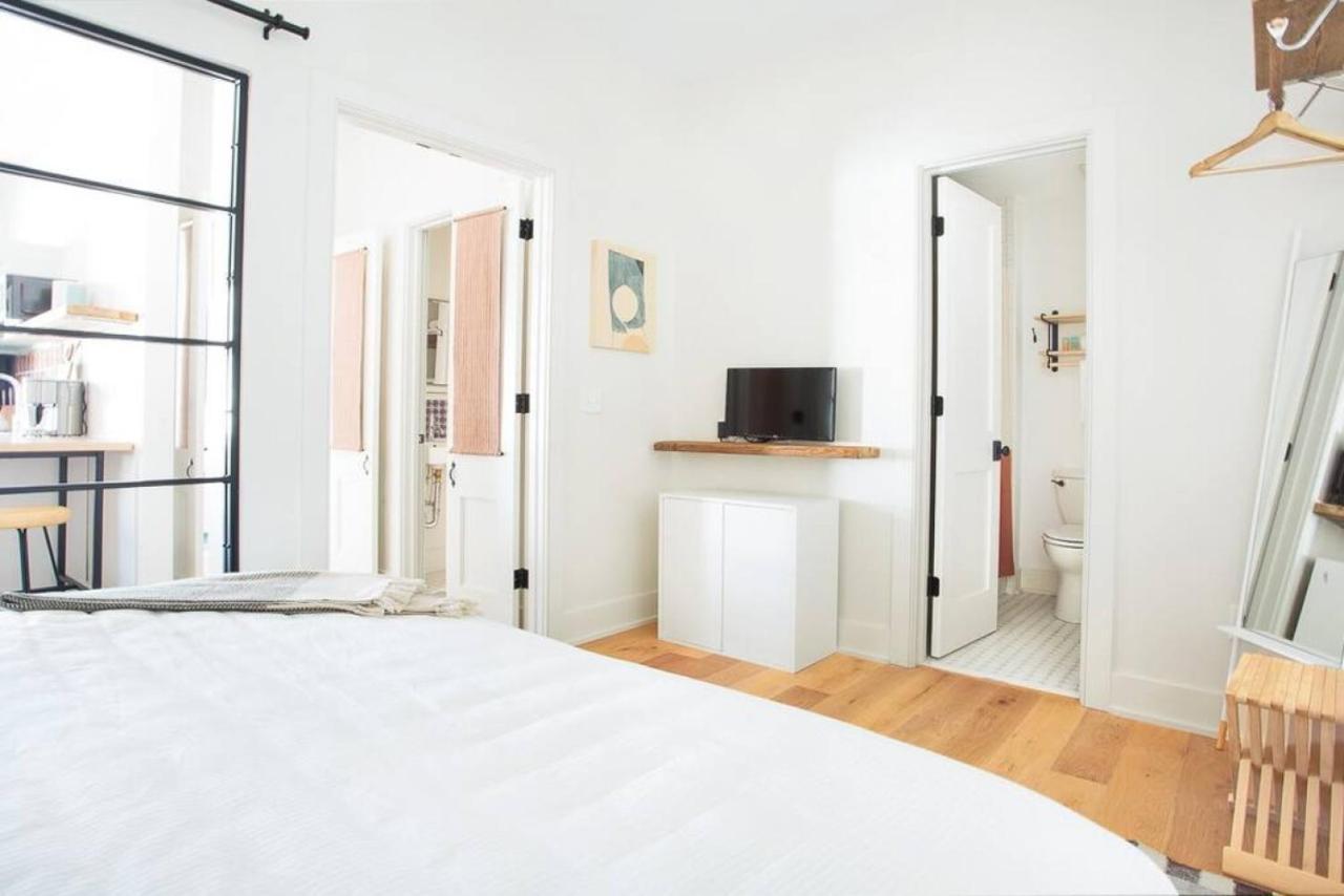 Roomy Hip 2br In Holiday home Savannah